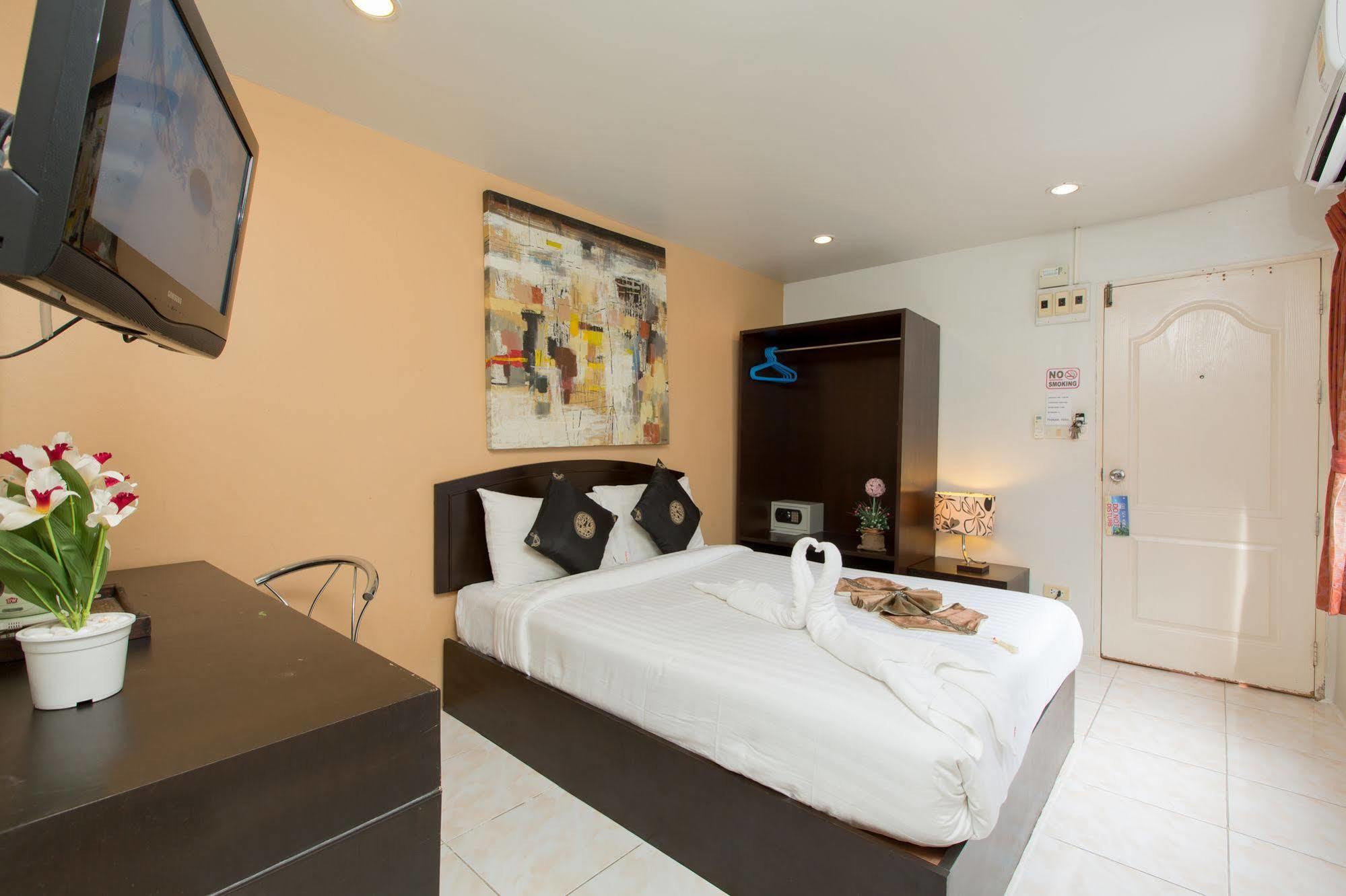 Cool Sea House Hotell Patong Exteriör bild