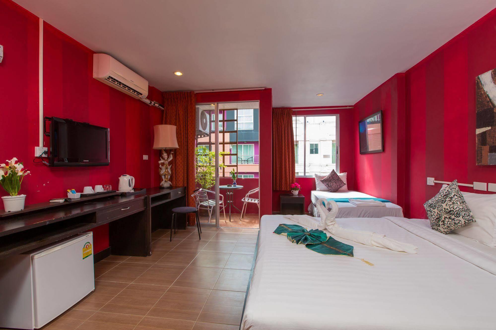 Cool Sea House Hotell Patong Exteriör bild