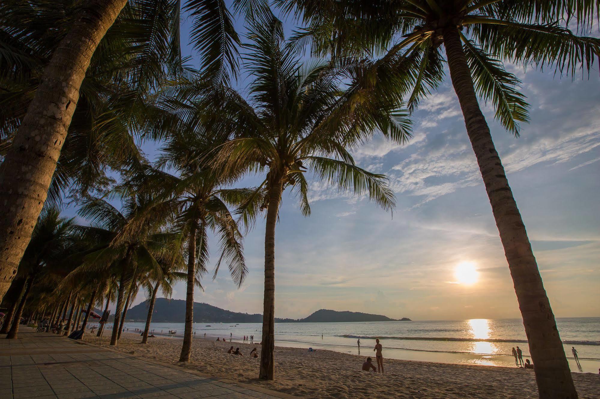 Cool Sea House Hotell Patong Exteriör bild