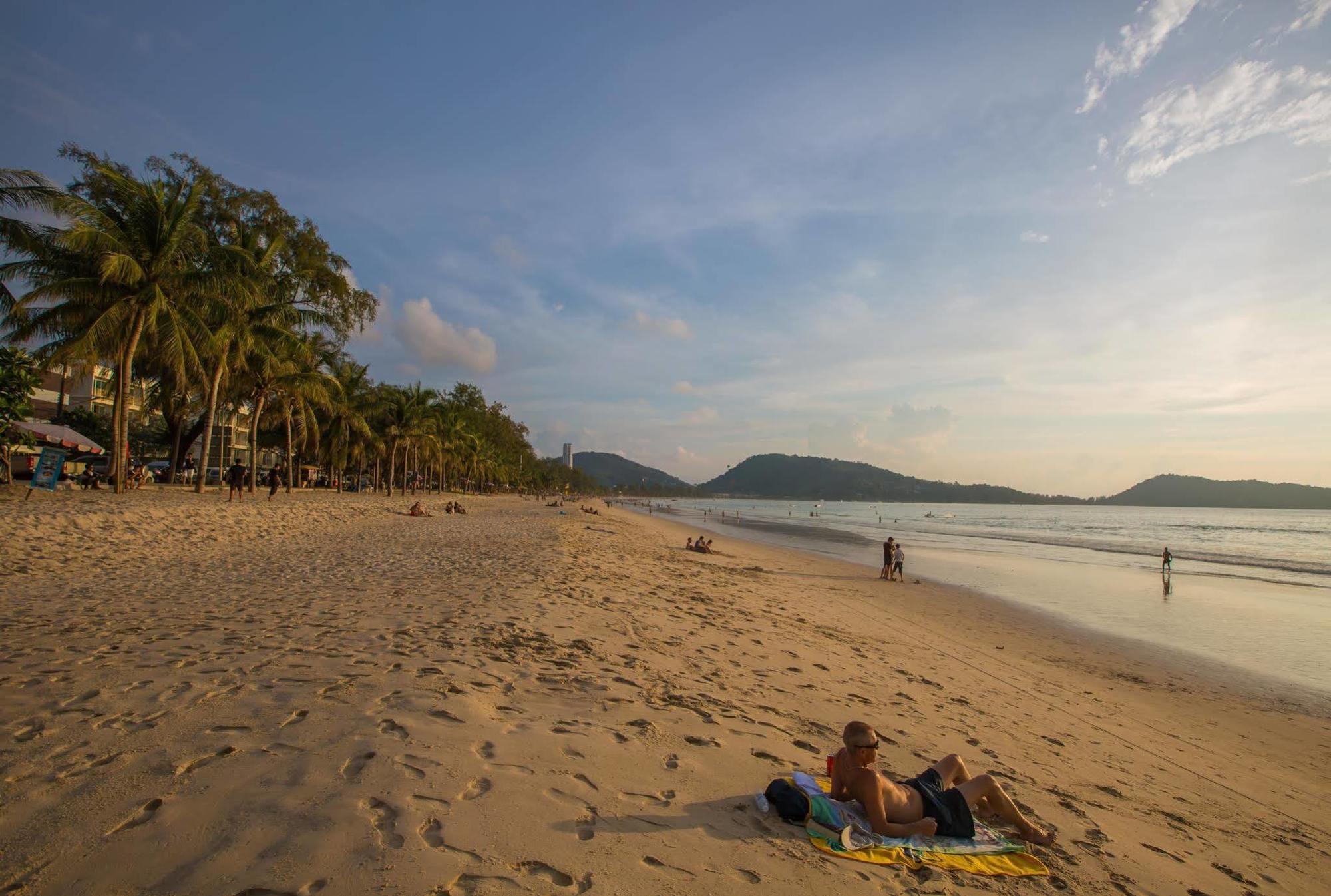 Cool Sea House Hotell Patong Exteriör bild