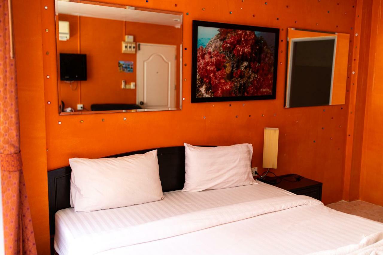 Cool Sea House Hotell Patong Exteriör bild